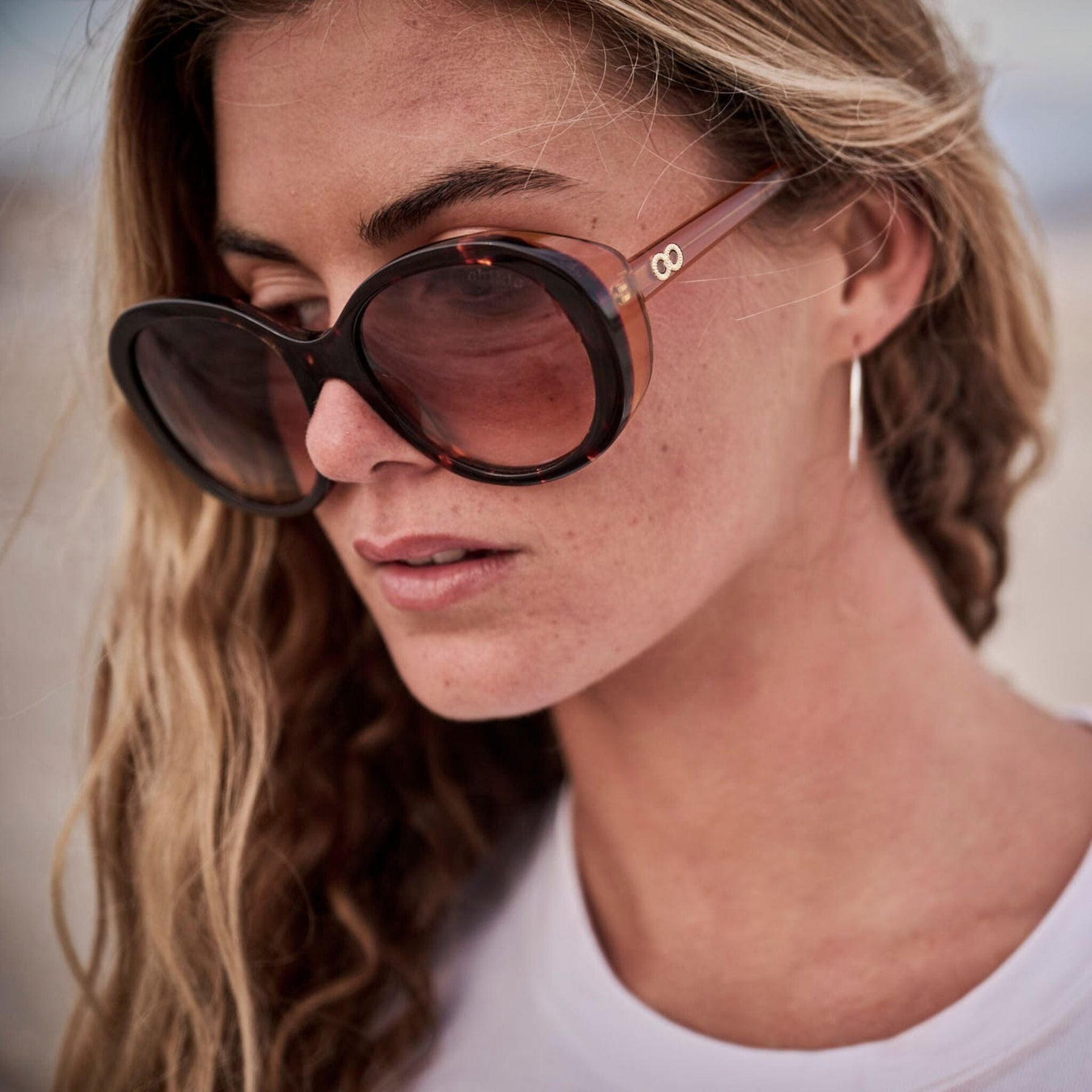 Big shape. Sly side coverage.