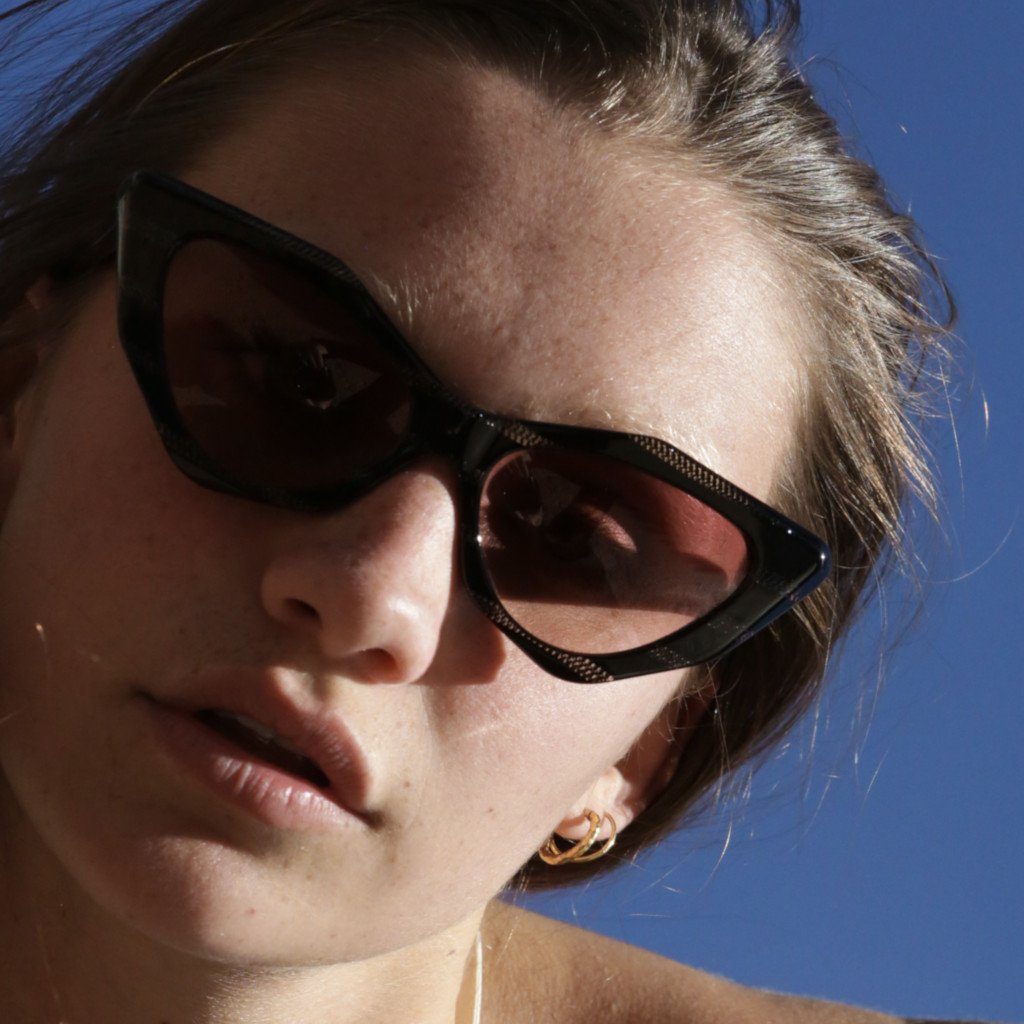 MOOKHI Gloss Black Devil | Rose Vital Gradient Lens