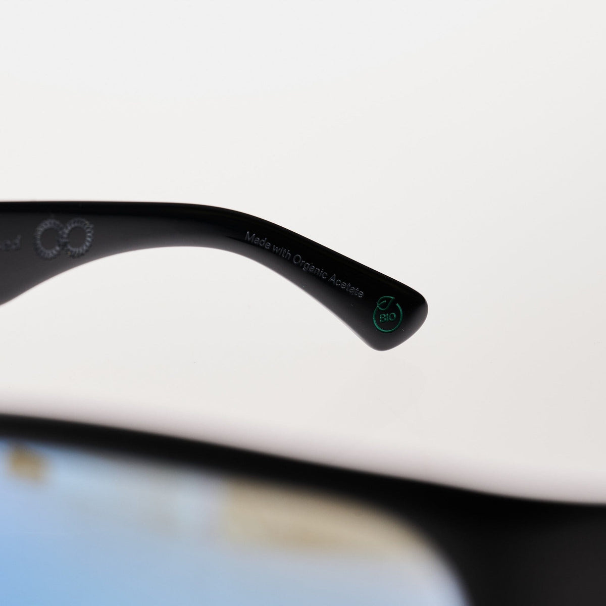 CYLINDER Gloss Black | Blue Chrome Polarised Bio Lens