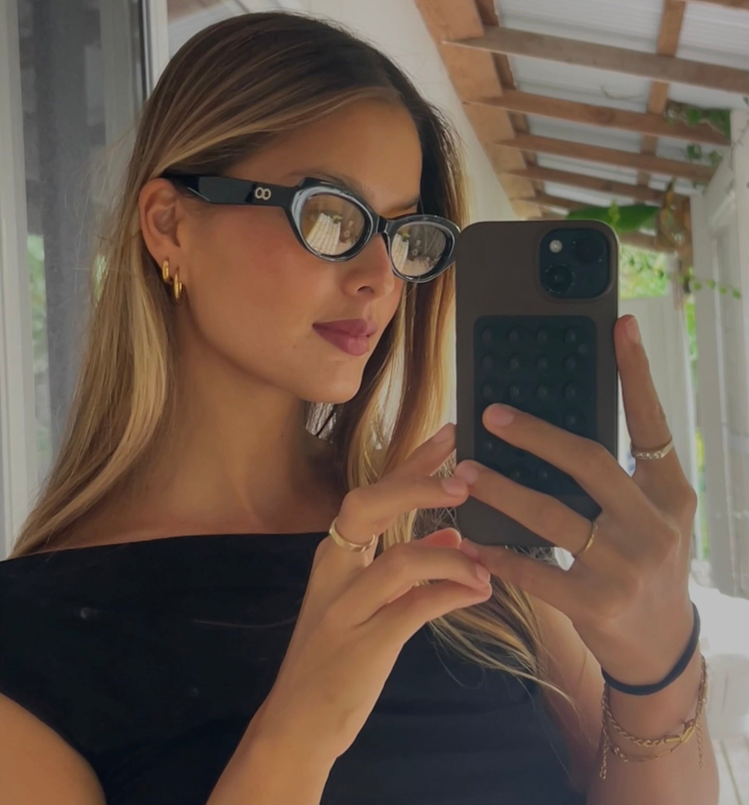 A frame that gives something back.