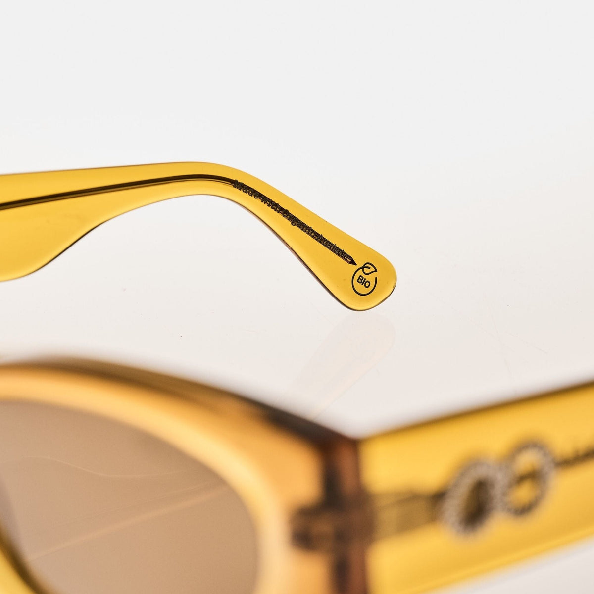 ORACLE Translucent Honey | Amber Bio Lens