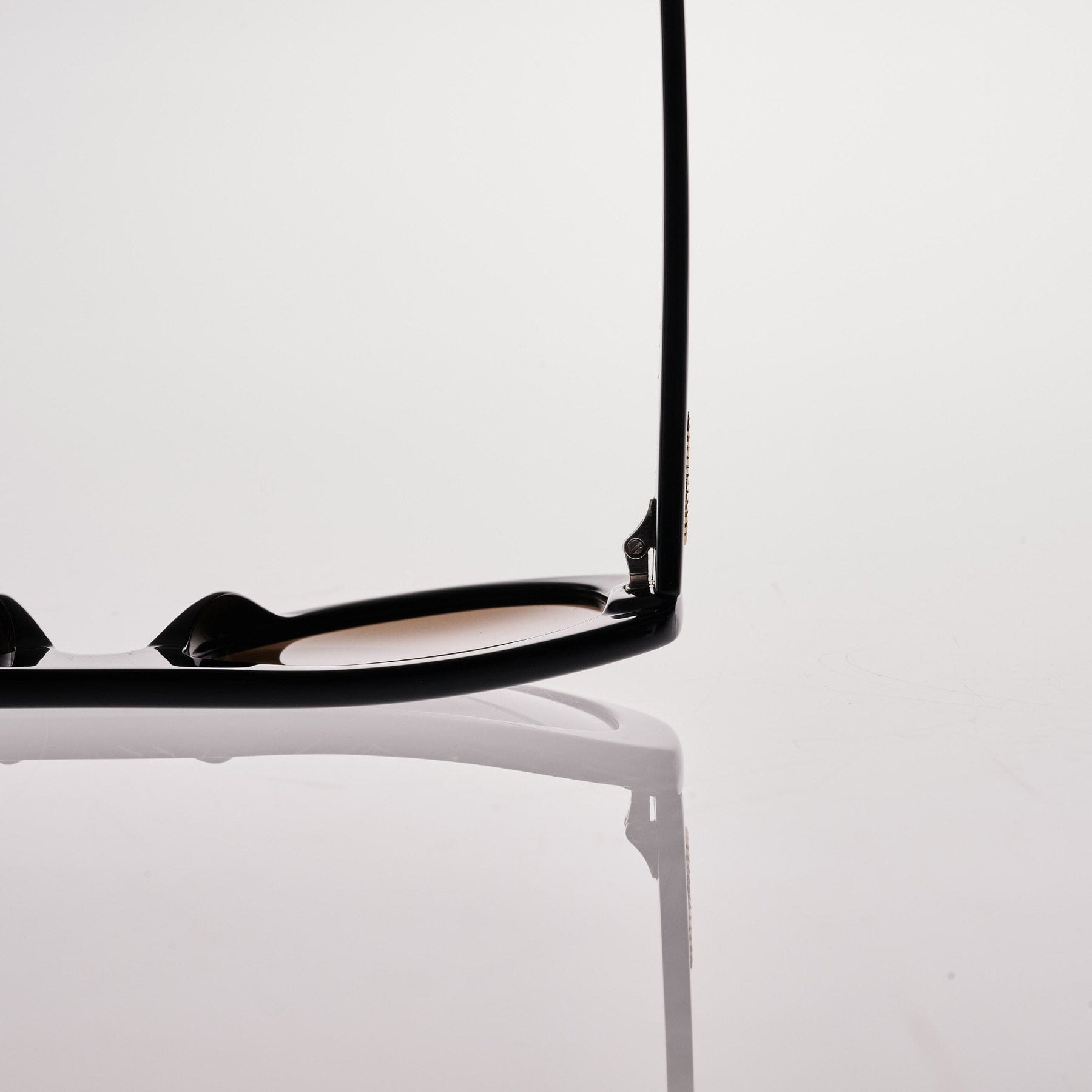 PHASE Gloss Black | Amber Bio Lens