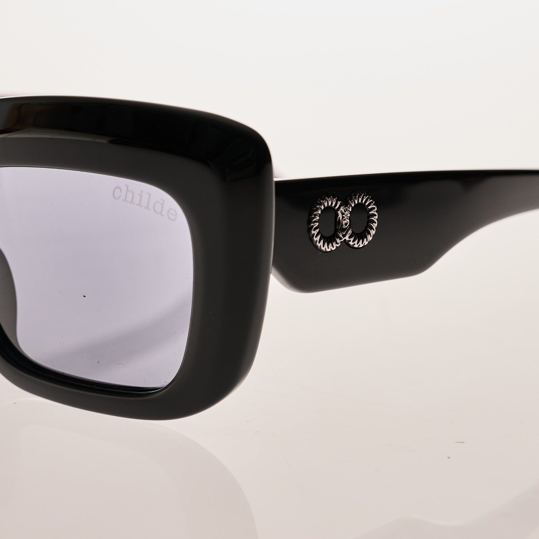 Sculpted for lasting wear.