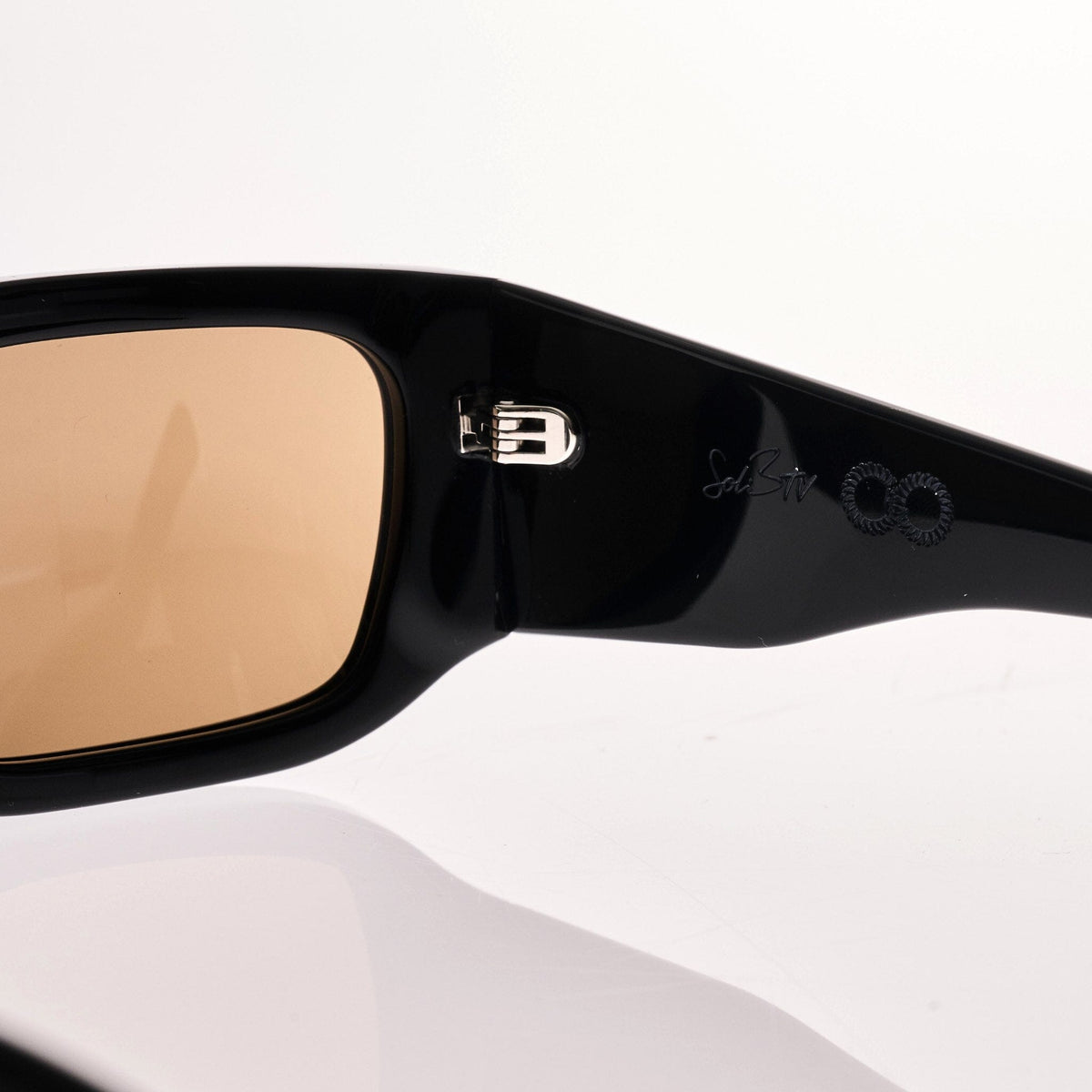 SoliTV Gloss Black | Amber Bio Lens
