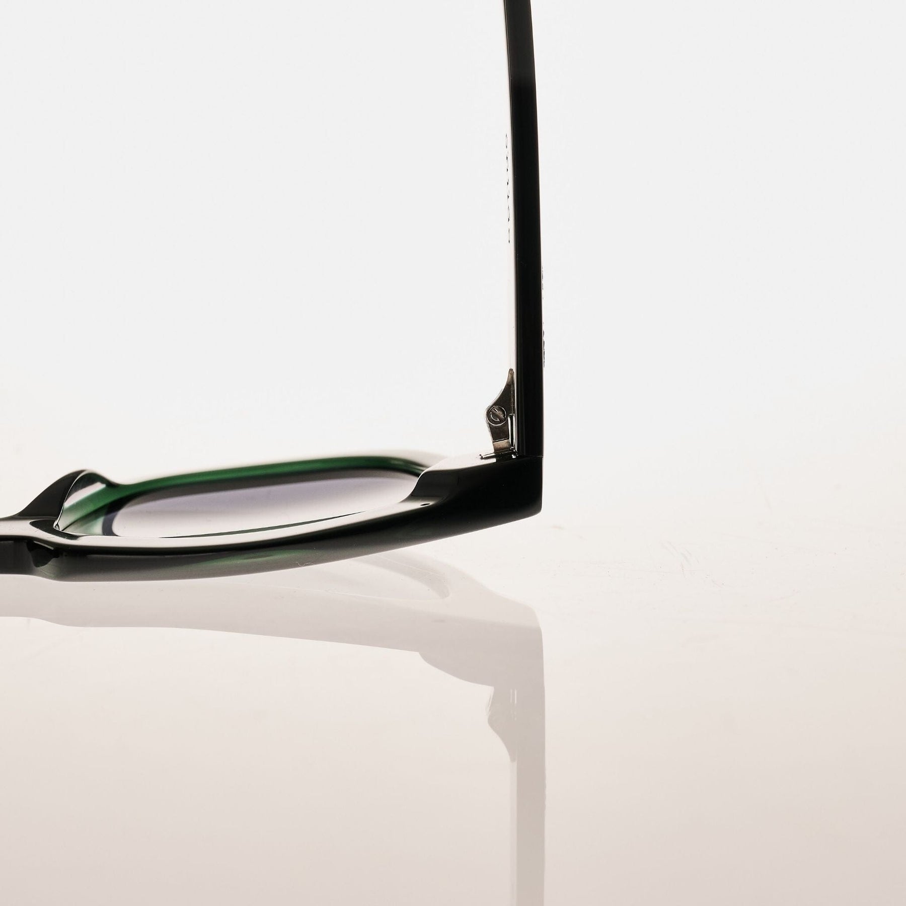 VIVID Translucent Moss Green | Grey Bio Lens